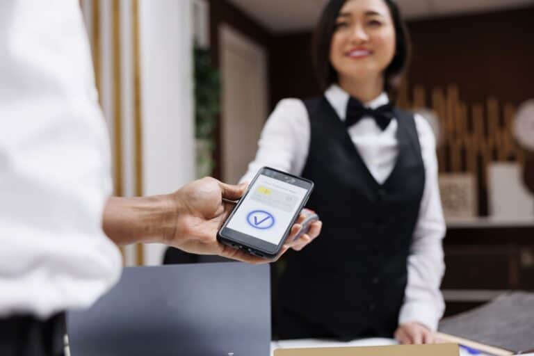 paying-with-smartphone-at-a-restaurant