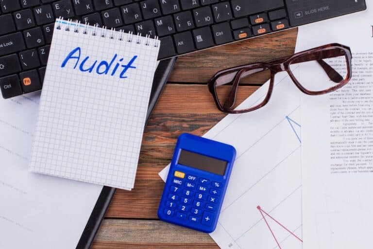 audit-notepad-calculator-business-desk-workspace