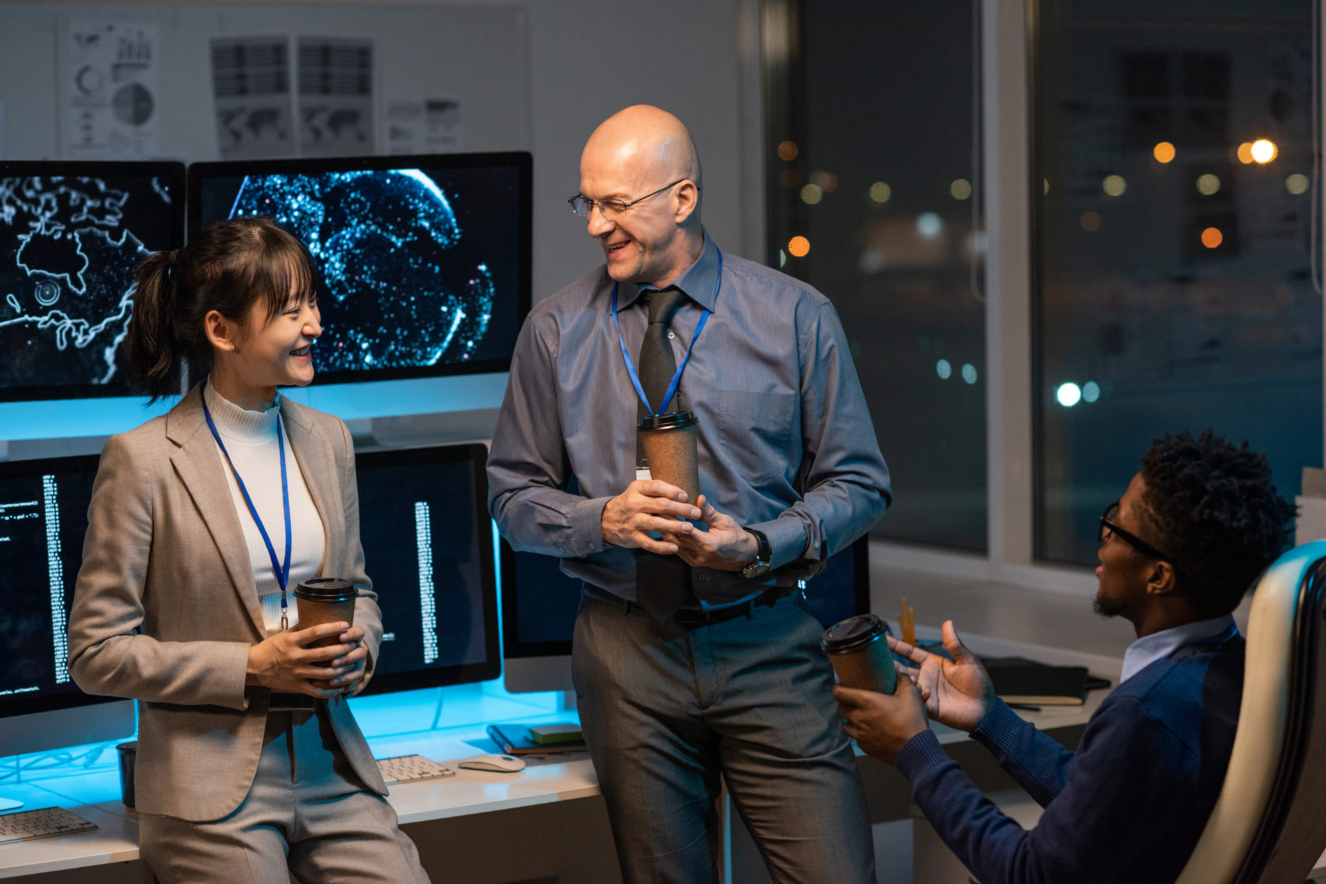 professionals-discussing-data-at-night-in-the-work | CMIT Solutions professionals-discussing-data-at-night-in-the-work
