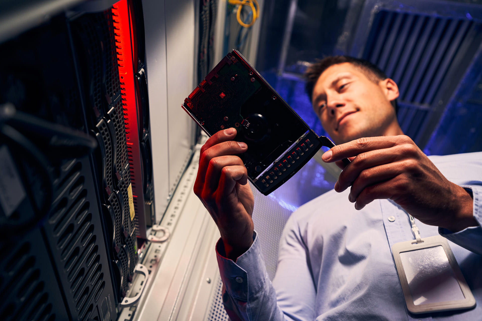 concentrated-tranquil-data-center-worker-examining-data | CMIT Solutions concentrated-tranquil-data-center-worker-examining-data