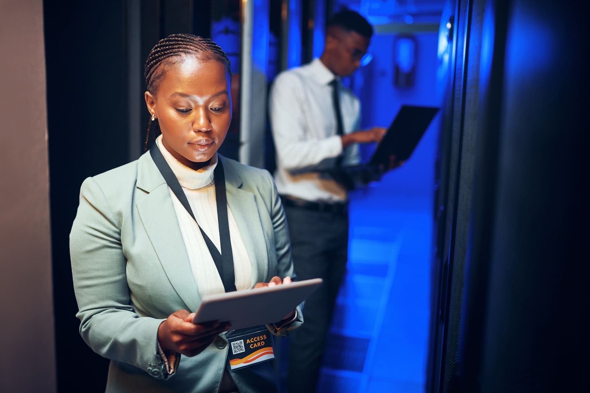 it-specialists-working-with-digital-devices-in-a-server room | CMIT Solutions it-specialists-working-with-digital-devices-in-a-server room
