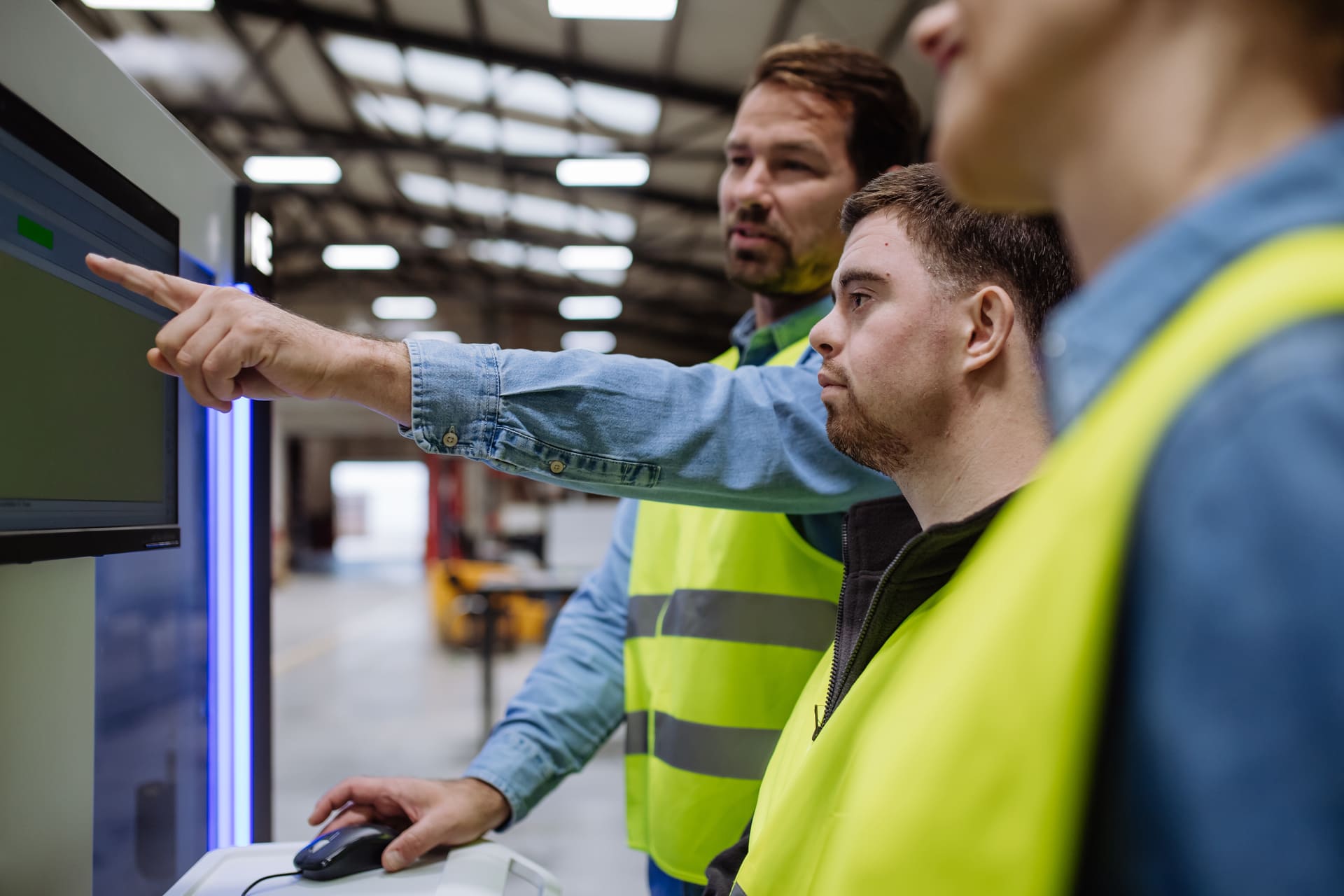 inspection team working in modern factory | CMIT Solutions inspection team working in modern factory
