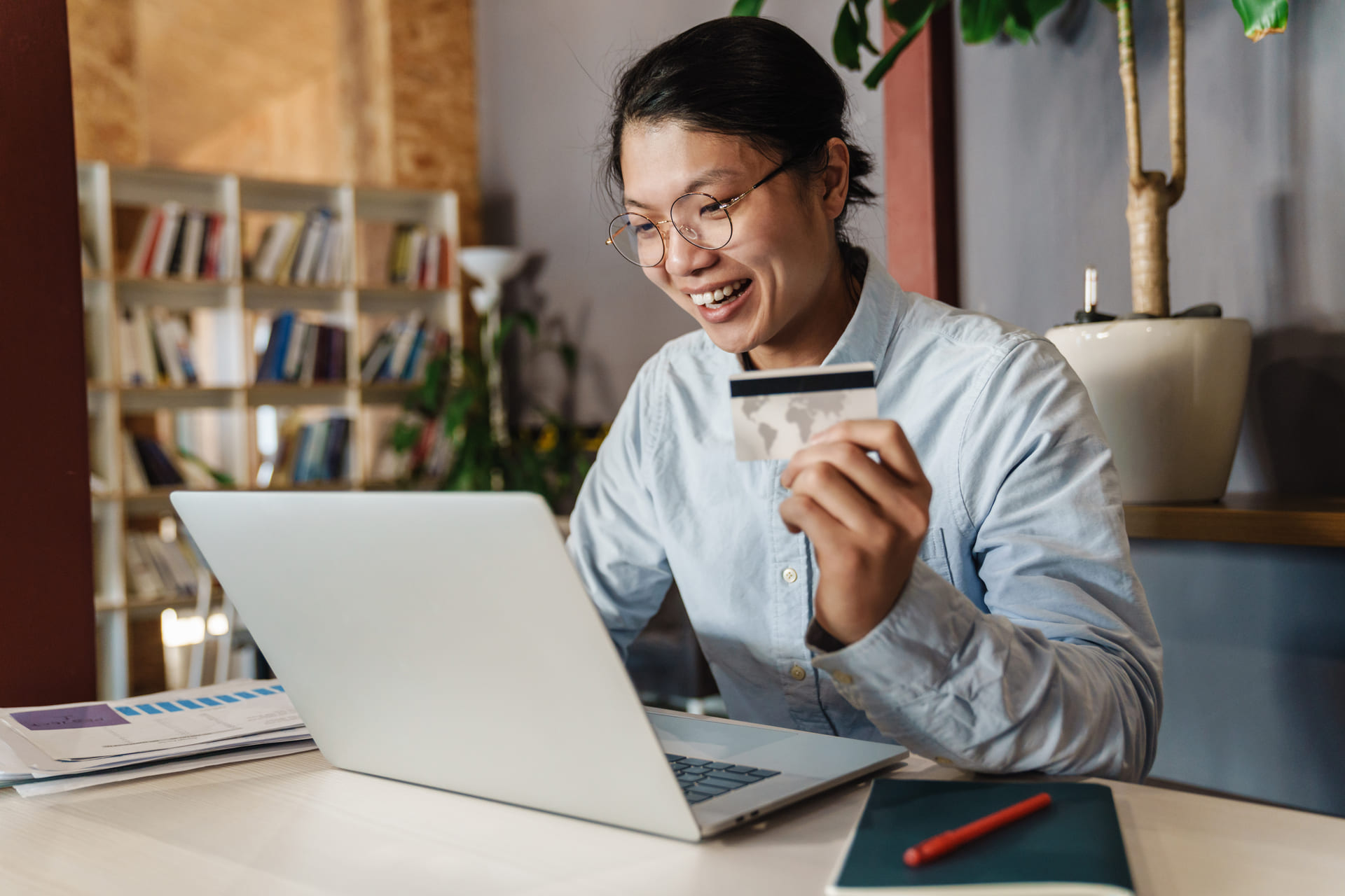 image-of-man-using-laptop-and holding credit card | CMIT Solutions image-of-man-using-laptop-and holding credit card