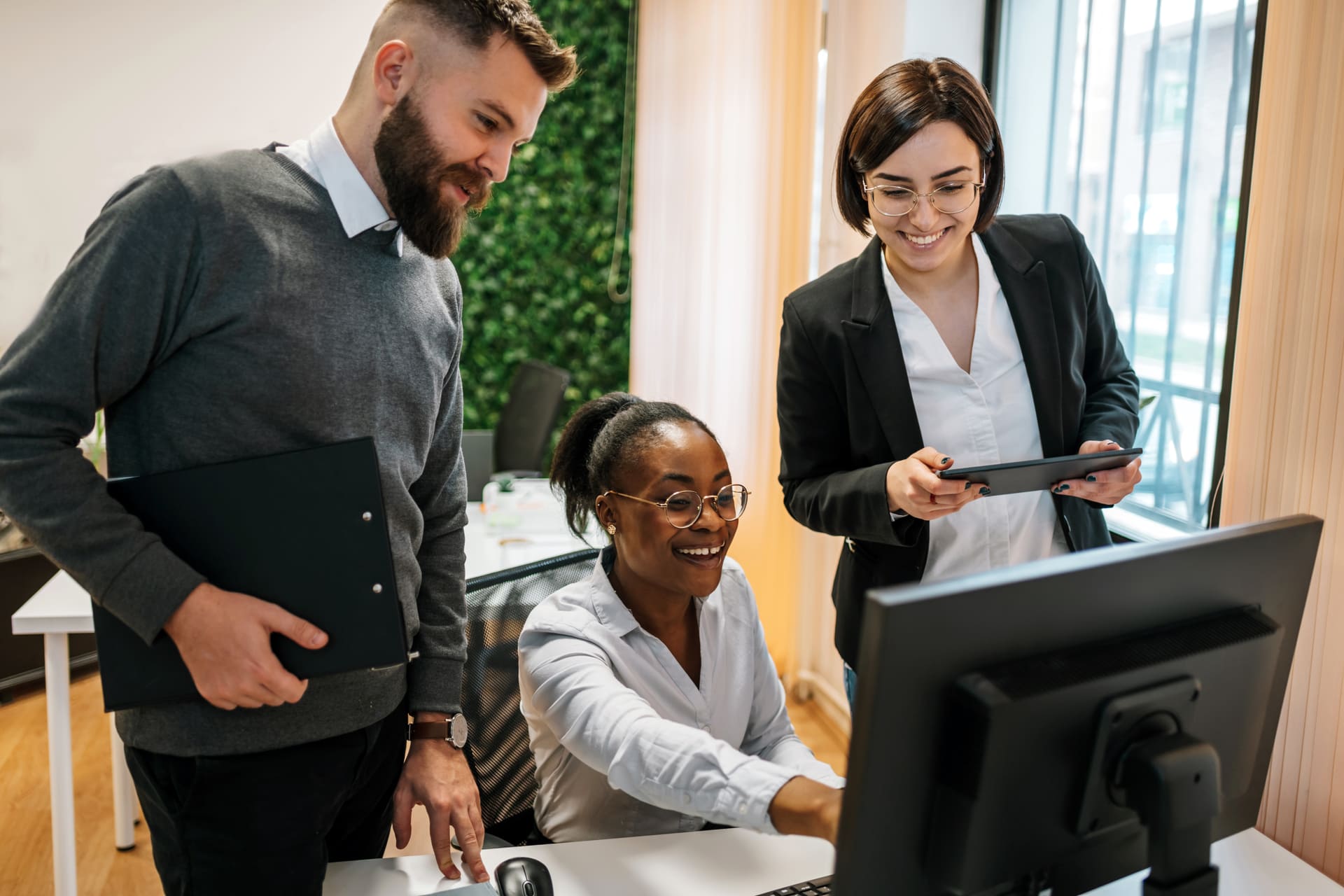 multicultural-team-working-together-in-office | CMIT Solutions multicultural-team-working-together-in-office